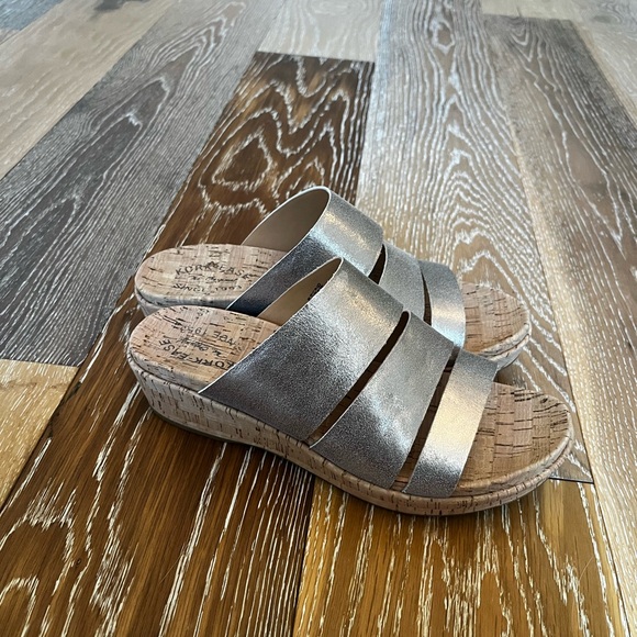 Kork-Ease | Menzie Banded Slide Wedge Sandals | Soft Gold | 9 - Picture 10 of 14